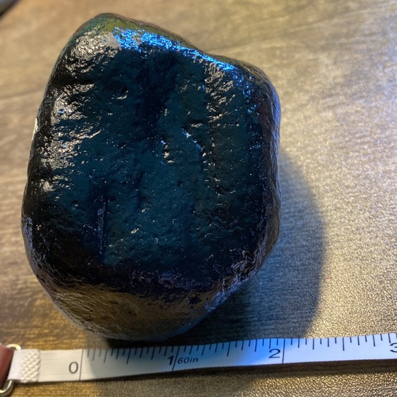 Fluffy WHITE CAT with red yarn Hand painted stone garden rock paper weight - Picture 7 of 9